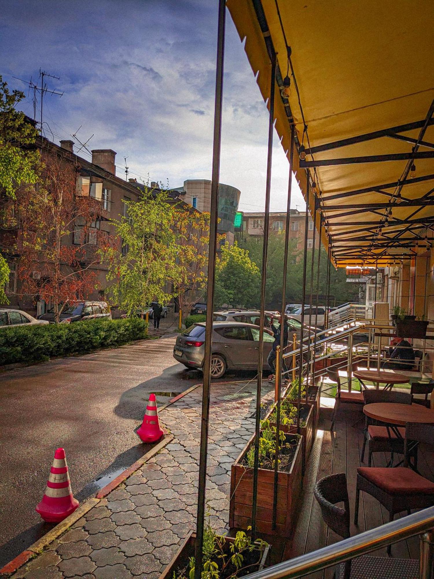 Aiva Hostel Bishkek Ngoại thất bức ảnh